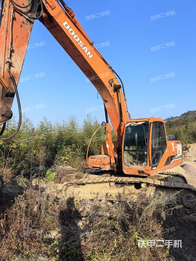 斗山DH225LC-7挖掘機(jī)