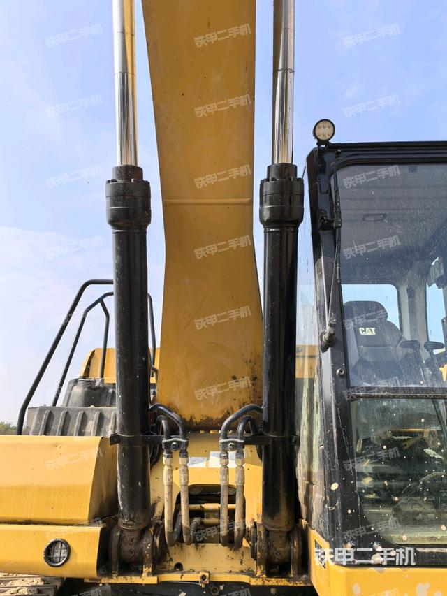 大臂油缸整體?豎拍（工作和回轉(zhuǎn)裝置）