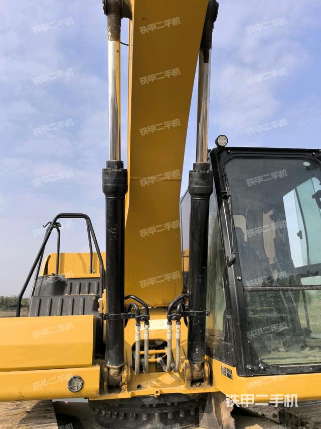 大臂油缸整體?豎拍（工作和回轉(zhuǎn)裝置）