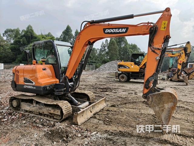 右前45(整機(jī)外觀) 右前45(整機(jī)外觀)