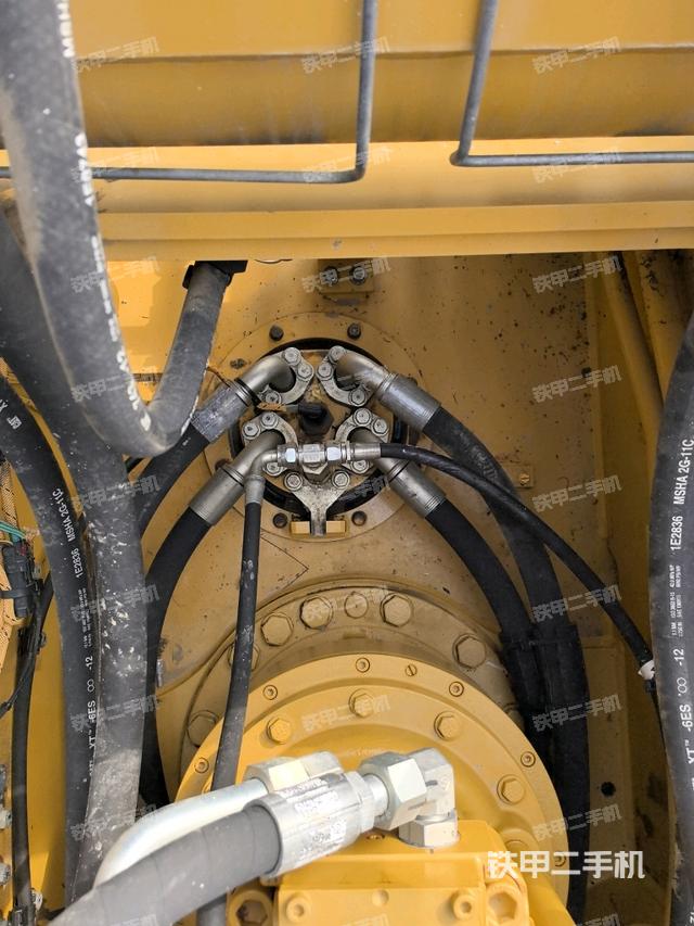 中央回轉(zhuǎn)接頭特寫（上車部件）