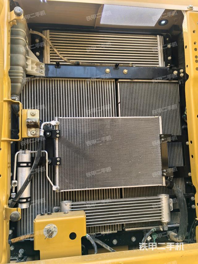 散熱器正面（大件艙室）