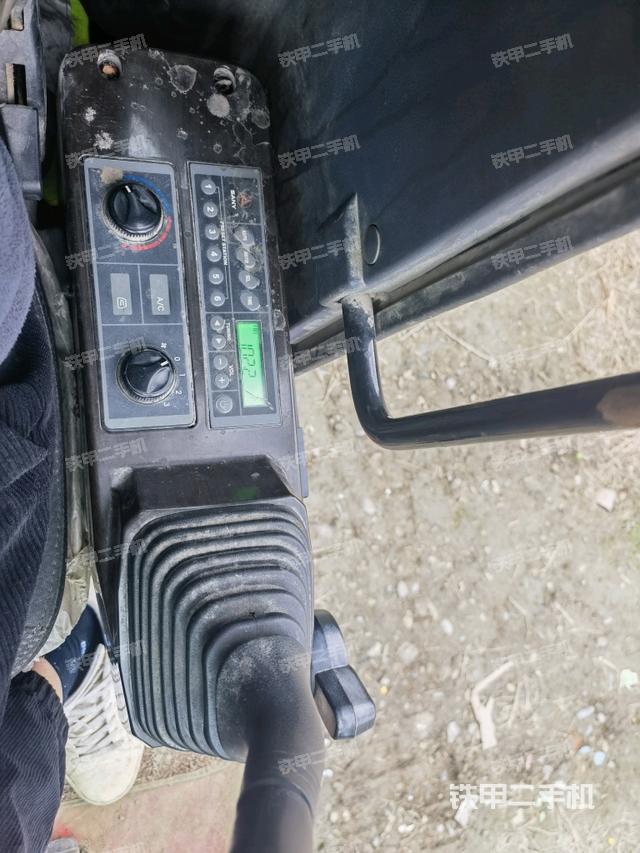 座椅左側(cè)控制臺(tái)/音響/含左手柄（駕駛室部分）