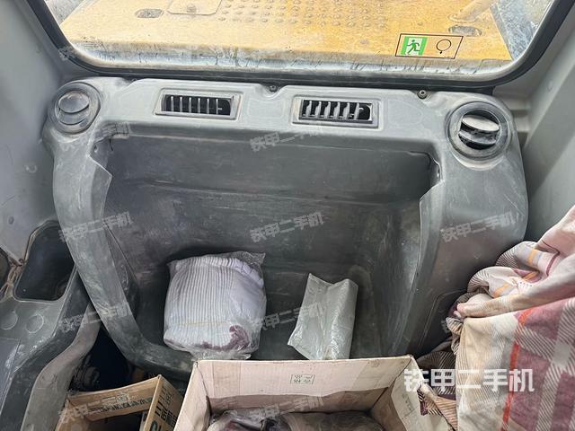 后窗玻璃角標(biāo)(駕駛室部分) 后窗玻璃角標(biāo)(駕駛室部分)