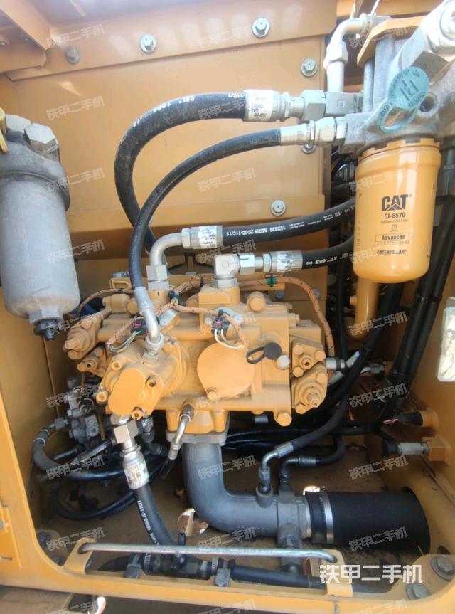 液壓泵艙室正面整體(整機(jī)外觀) 液壓泵艙室正面整體(整機(jī)外觀)