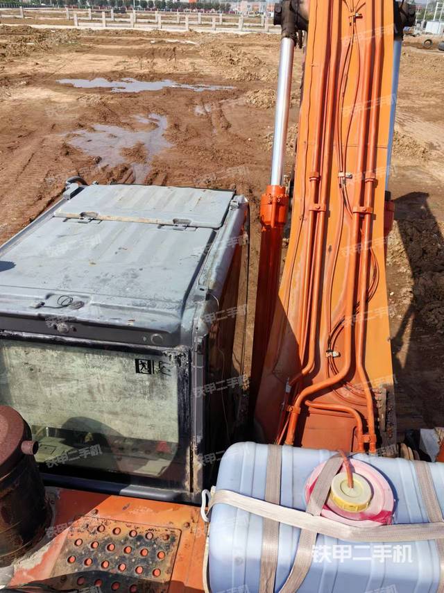 駕駛室頂部（整機外觀）