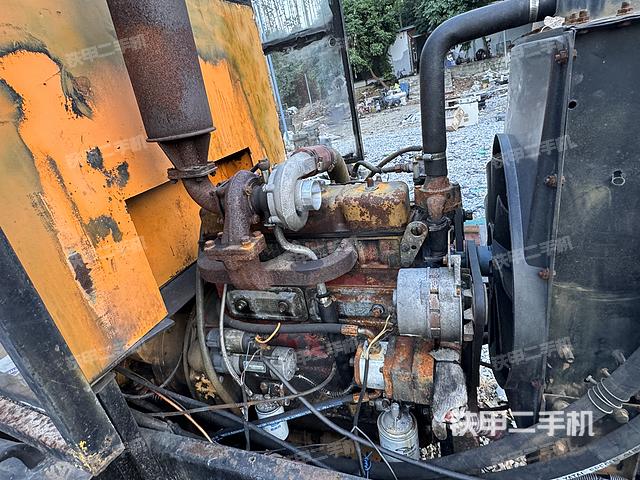 發(fā)動(dòng)機(jī)左側(cè)（整機(jī)外觀及大件）