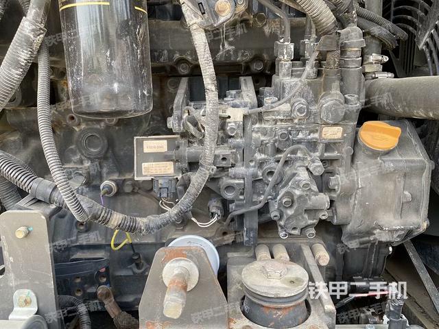 回轉(zhuǎn)馬達(dá)和主控閥（整機(jī)外觀）