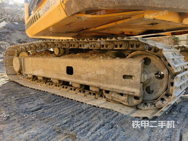 右側(cè)履帶整體?（行走機(jī)構(gòu)）