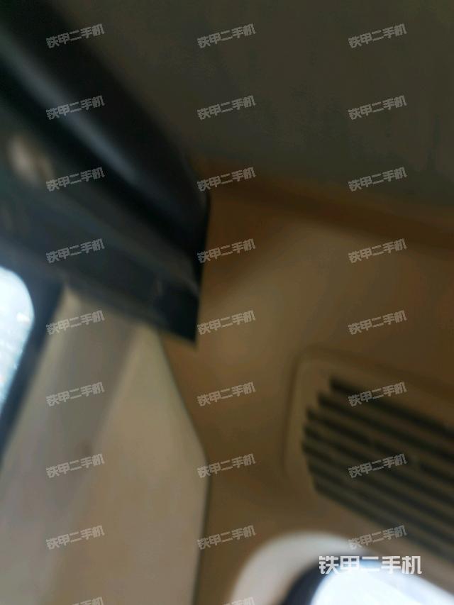 駕駛室左前45度(駕駛室部分) 駕駛室左前45度(駕駛室部分)