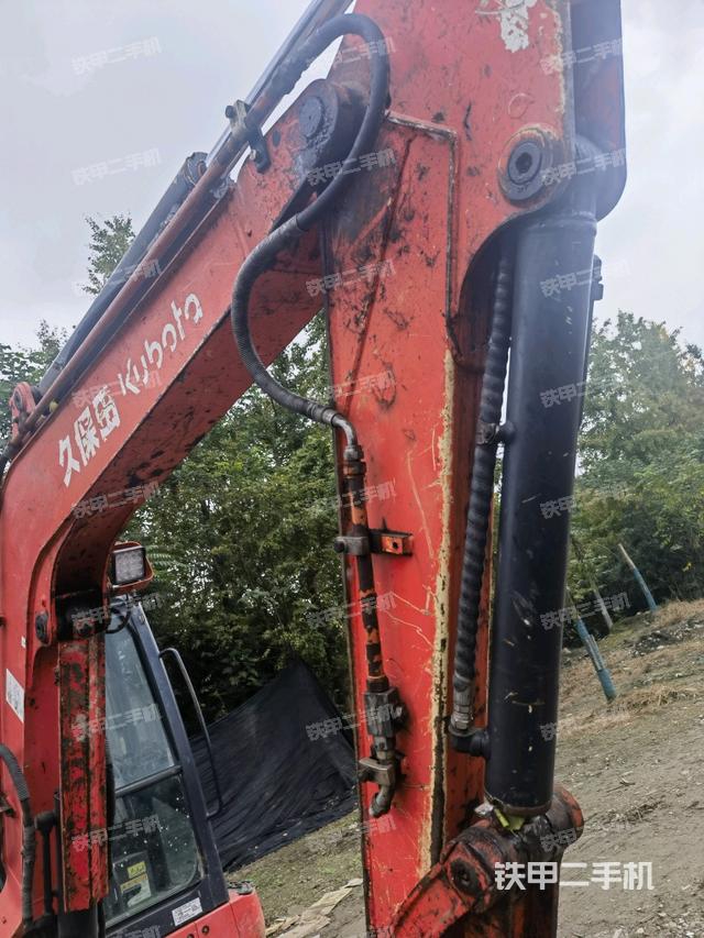 小臂整體左后(工作和回轉(zhuǎn)裝置) 小臂整體左后(工作和回轉(zhuǎn)裝置)