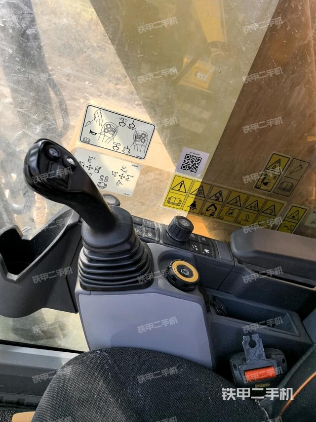 座椅右側(cè)控制臺(tái)/鑰匙門/油門/含右手柄（駕駛室部分）