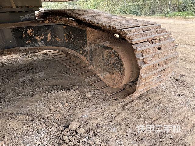 左側(cè)履帶整體?（行走機(jī)構(gòu)）