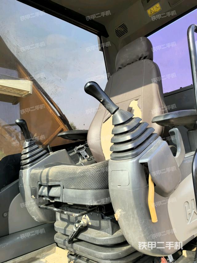 后窗玻璃角標（駕駛室部分）