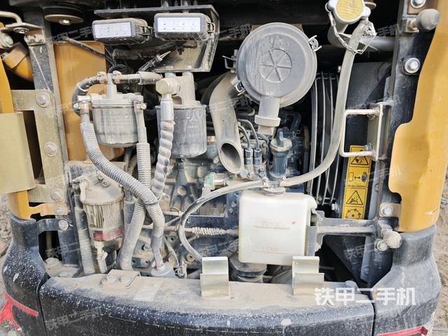 發(fā)動(dòng)機(jī)室（上車部件）