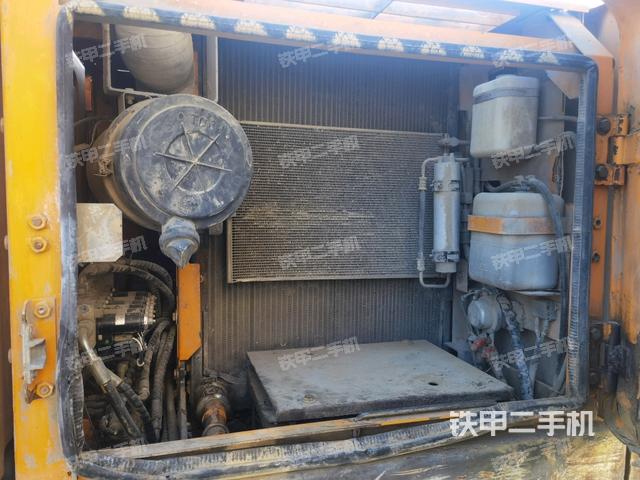 散熱器正面(大件艙室) 散熱器正面(大件艙室)