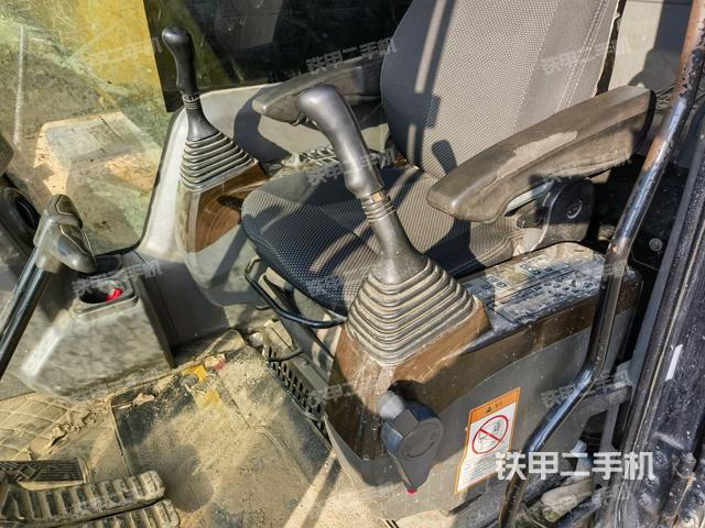 座椅左側(cè)控制臺(tái)/音響/含左手柄（駕駛室部分）