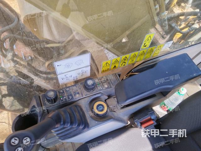 左后方玻璃角標(biāo)(駕駛室部分) 左后方玻璃角標(biāo)(駕駛室部分)