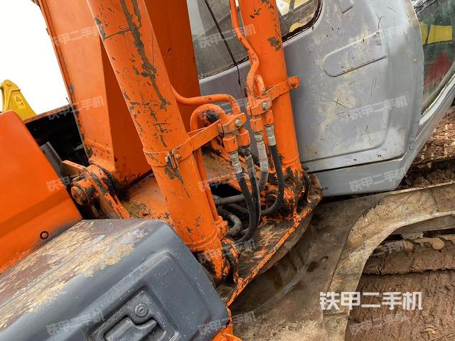 大臂根部?斜視(工作和回轉(zhuǎn)裝置) 大臂根部?斜視(工作和回轉(zhuǎn)裝置)