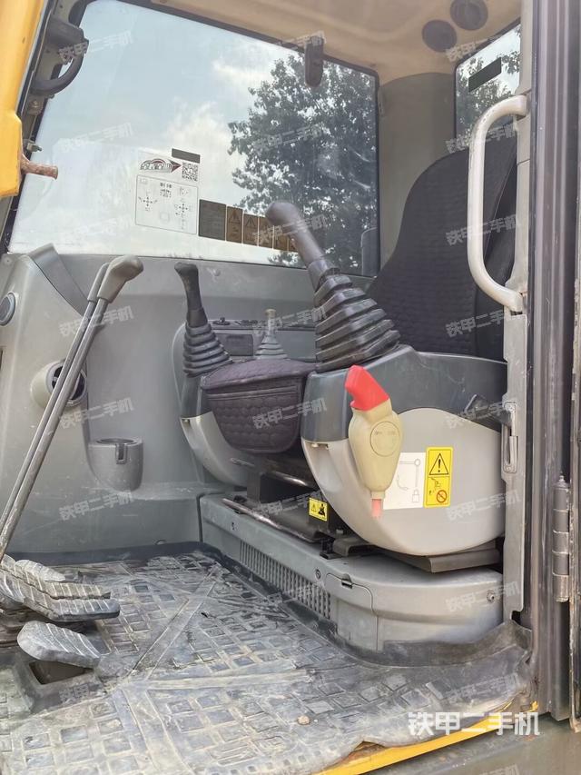 駕駛室整體（整機(jī)外觀）