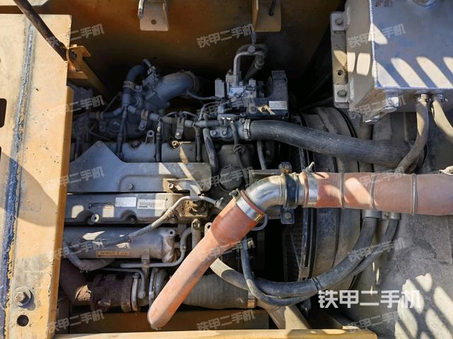 發(fā)動(dòng)機(jī)室（上車(chē)部件）