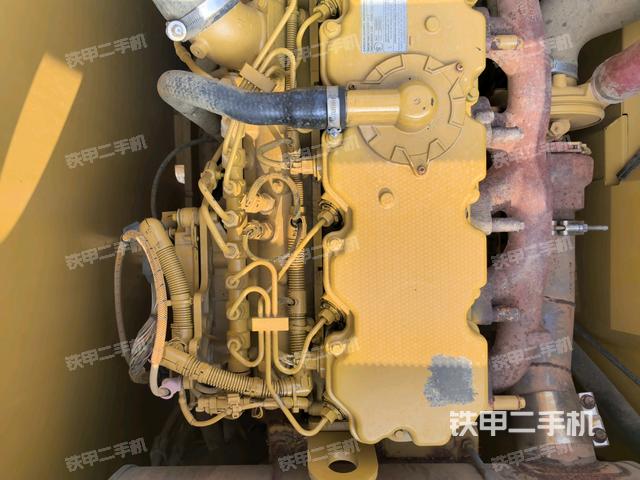 氣門(mén)室蓋螺絲特寫(xiě)（上車(chē)部件）