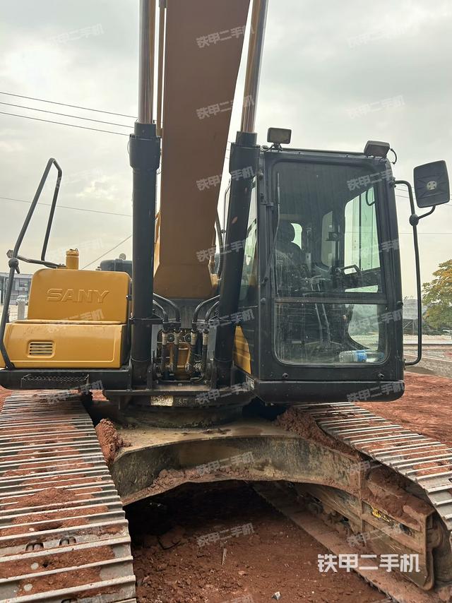 大臂油缸整體?豎拍（工作和回轉(zhuǎn)裝置）