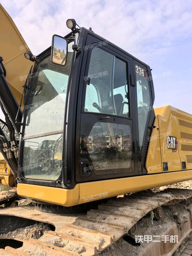 駕駛室左前45度（駕駛室部分）