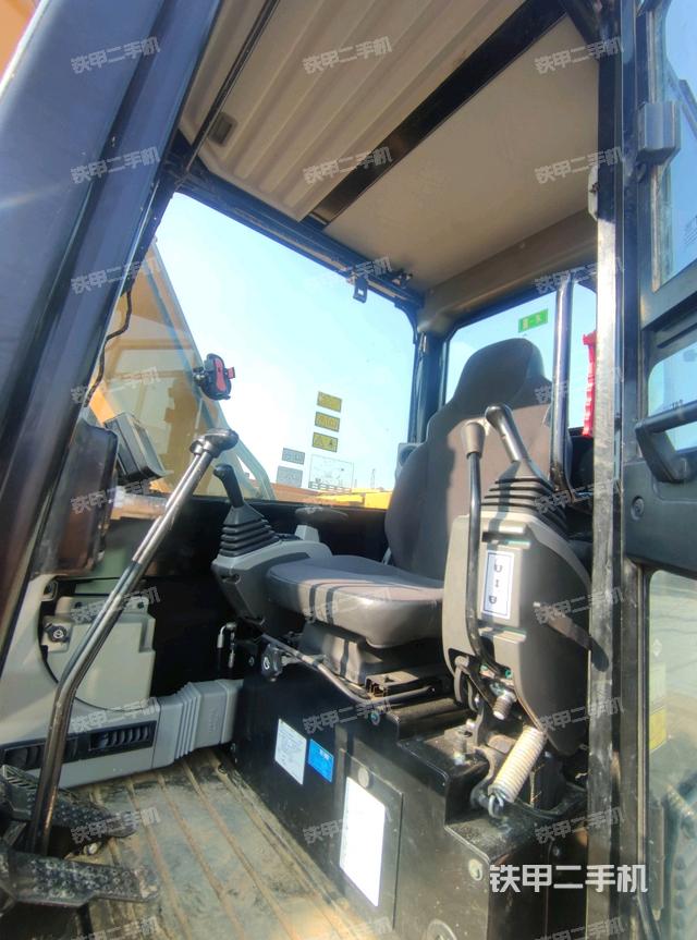 駕駛室整體（整機(jī)外觀）