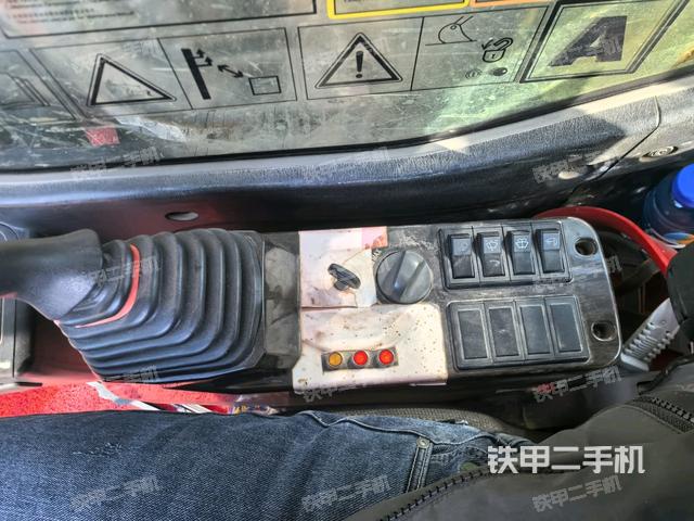 座椅右側(cè)控制臺(tái)/鑰匙門/油門/含右手柄（駕駛室部分）