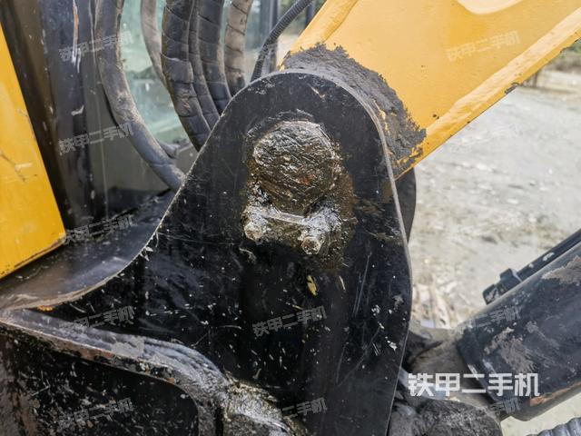 大臂根部?斜（工作和回轉(zhuǎn)裝置）