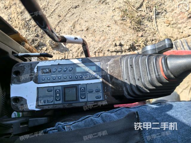 座椅左側(cè)控制臺(tái)/音響/含左手柄（駕駛室部分）