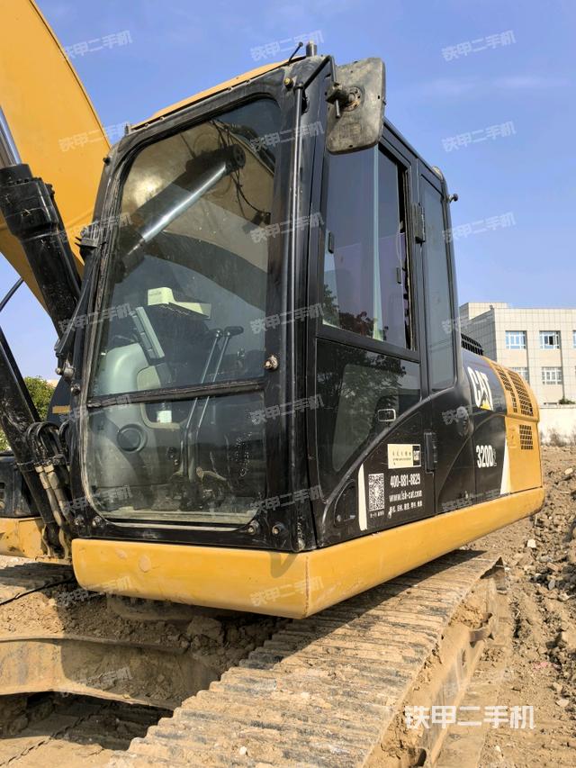 駕駛室左前45度（駕駛室部分）