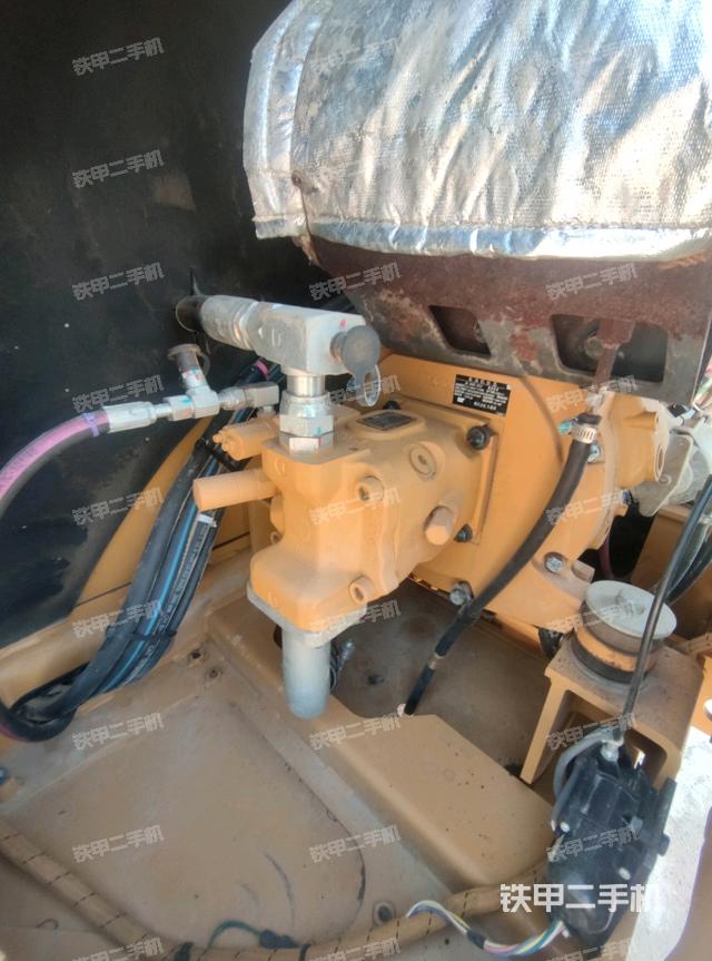 液壓泵艙室正面整體（整機(jī)外觀）