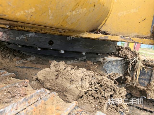 轉(zhuǎn)盤和下車架正前（工作和回轉(zhuǎn)裝置）