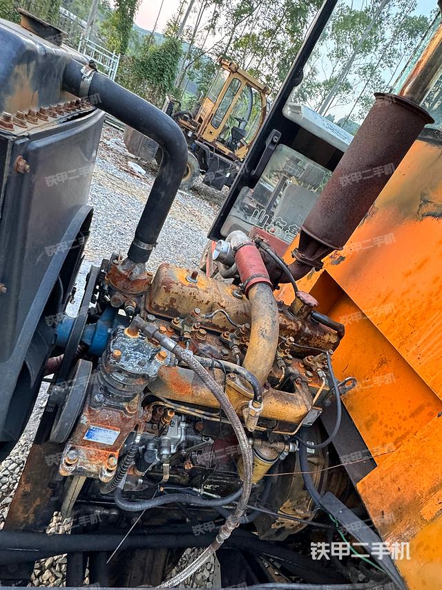 發(fā)動(dòng)機(jī)右側(cè)（整機(jī)外觀及大件）