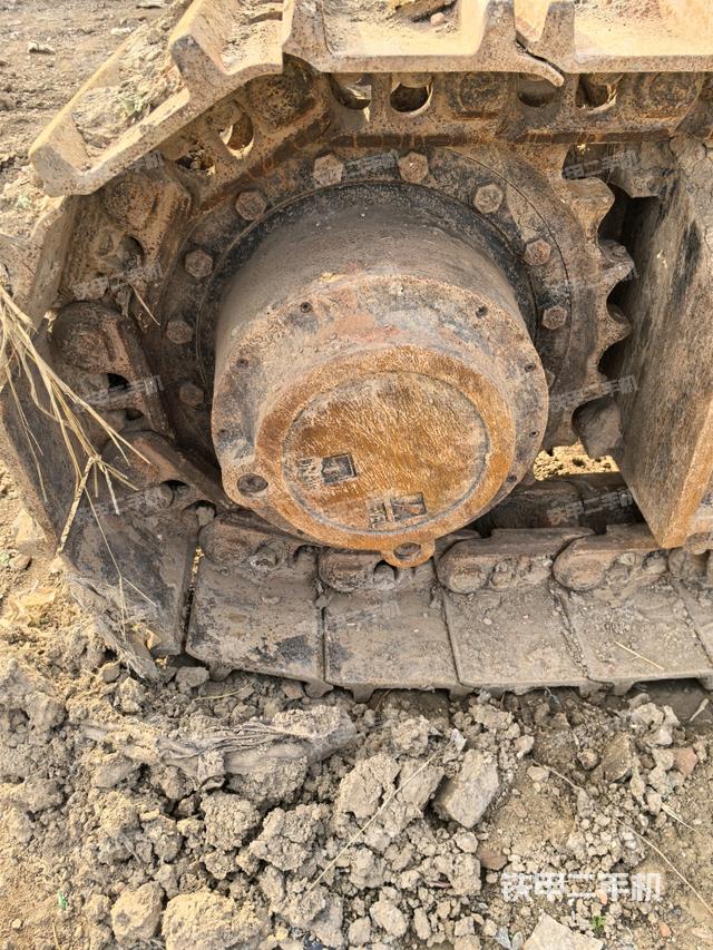 左驅(qū)動輪（行走機構(gòu)）