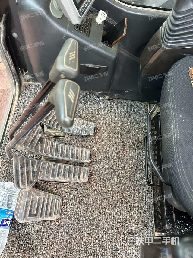 座椅左側(cè)控制臺(tái)/音響/含左手柄（駕駛室部分）