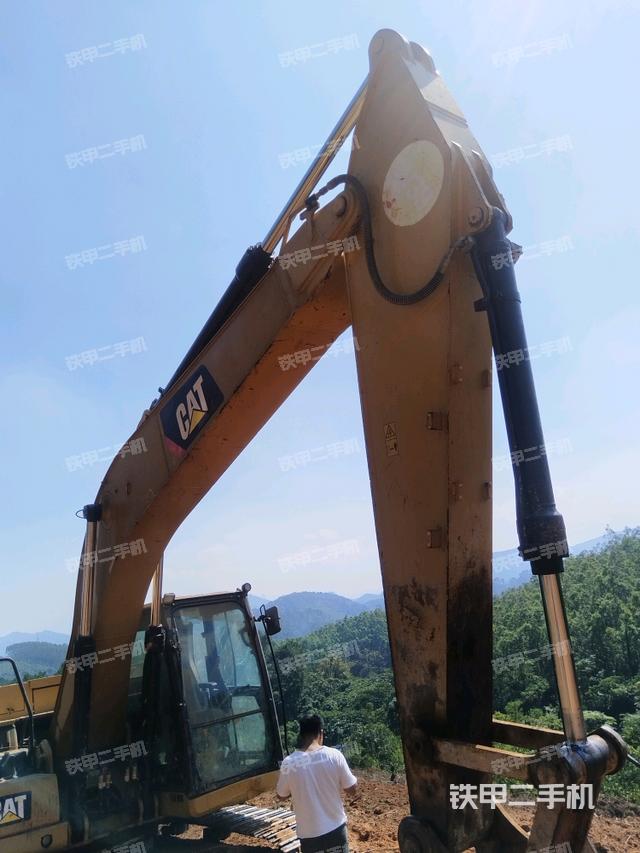 大臂整體?右側(cè)(工作和回轉(zhuǎn)裝置) 大臂整體?右側(cè)(工作和回轉(zhuǎn)裝置)