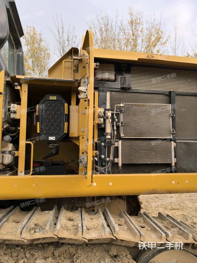 散熱器正面(大件艙室) 散熱器正面(大件艙室)