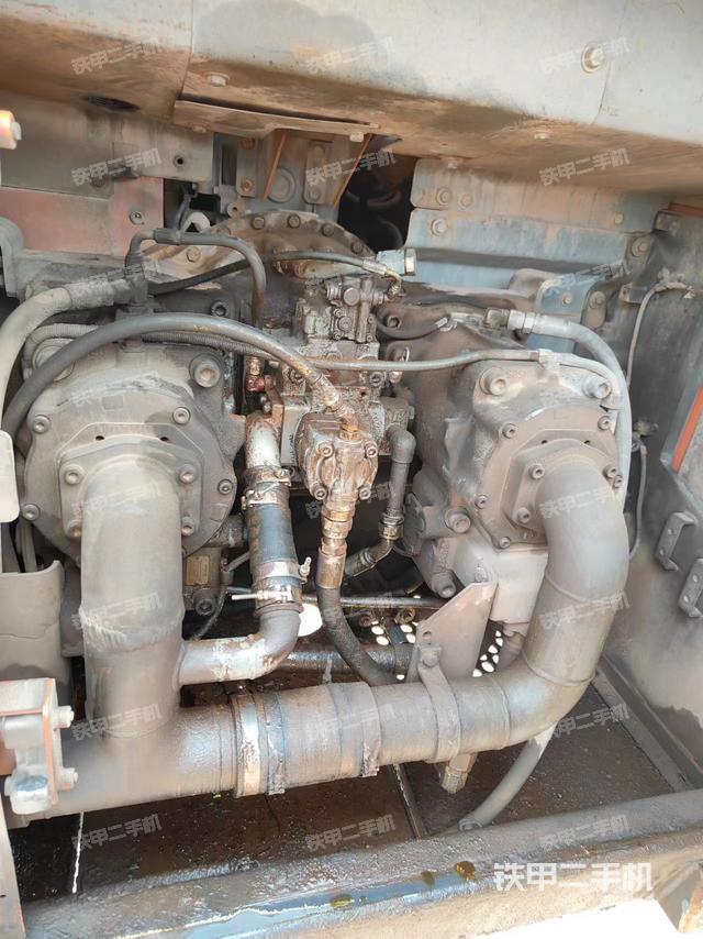 液壓泵艙室正面整體(整機(jī)外觀) 液壓泵艙室正面整體(整機(jī)外觀)