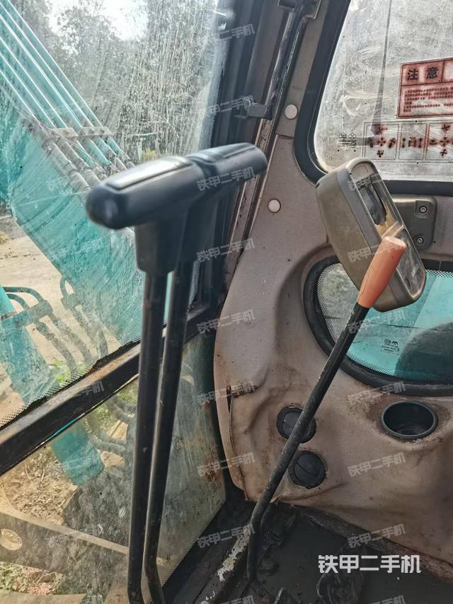 駕駛室頂部（整機(jī)外觀）