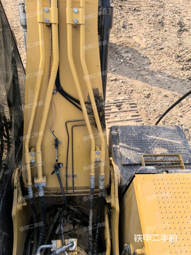 大臂背部俯視（工作和回轉(zhuǎn)裝置）