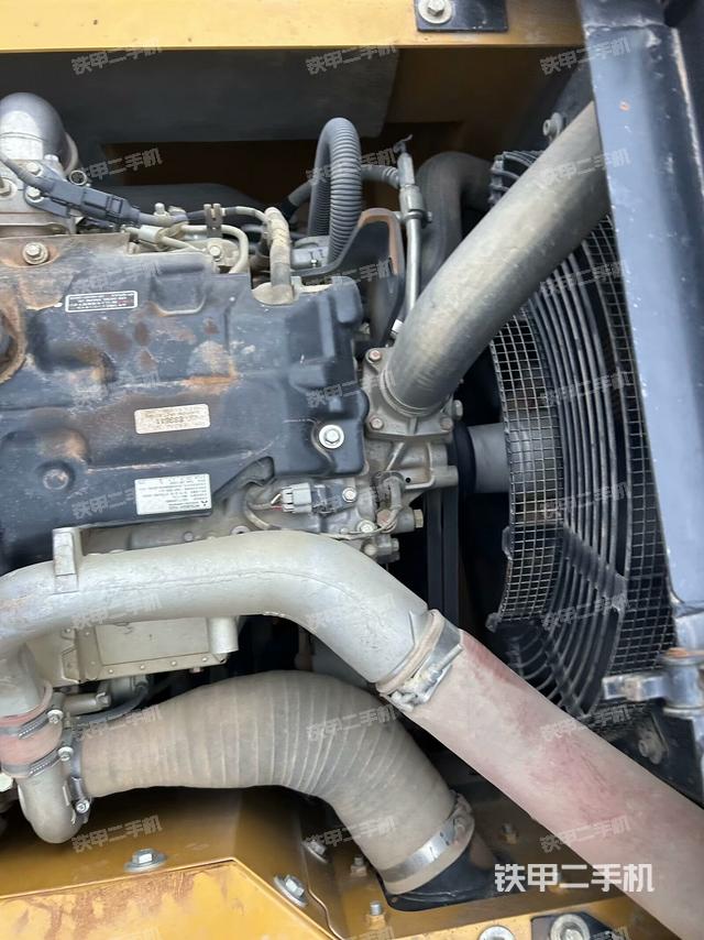 氣門(mén)室蓋螺絲特寫(xiě)（上車(chē)部件）