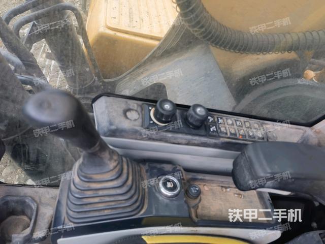 座椅右側(cè)控制臺(tái)/鑰匙門/油門/含右手柄(駕駛室部分) 座椅右側(cè)控制臺(tái)/鑰匙門/油門/含右手柄(駕駛室部分)