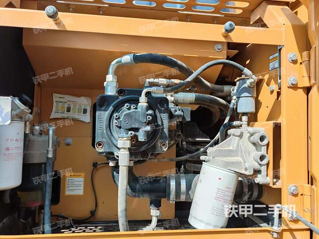 液壓泵艙室正面整體（整機(jī)外觀）