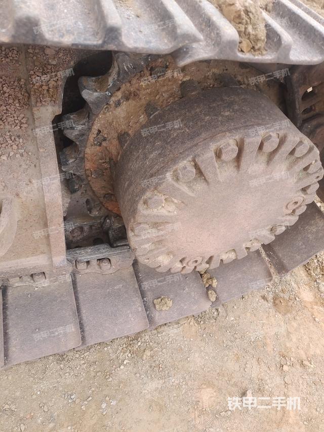 右驅(qū)動輪（行走機構(gòu)）