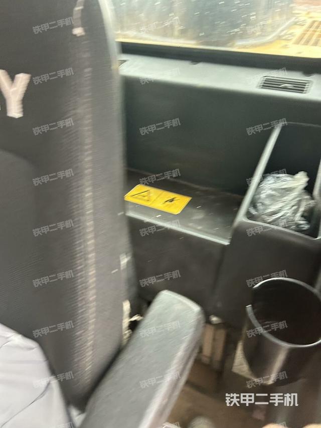 座椅右側(cè)控制臺(tái)/鑰匙門(mén)/油門(mén)/含右手柄（駕駛室部分）