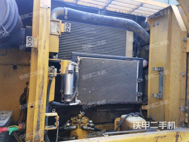 散熱器正面(大件艙室) 散熱器正面(大件艙室)