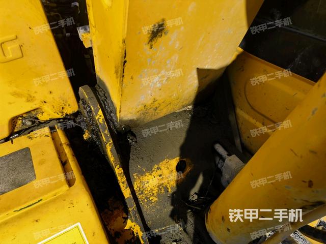 大臂根部?斜（工作和回轉(zhuǎn)裝置）